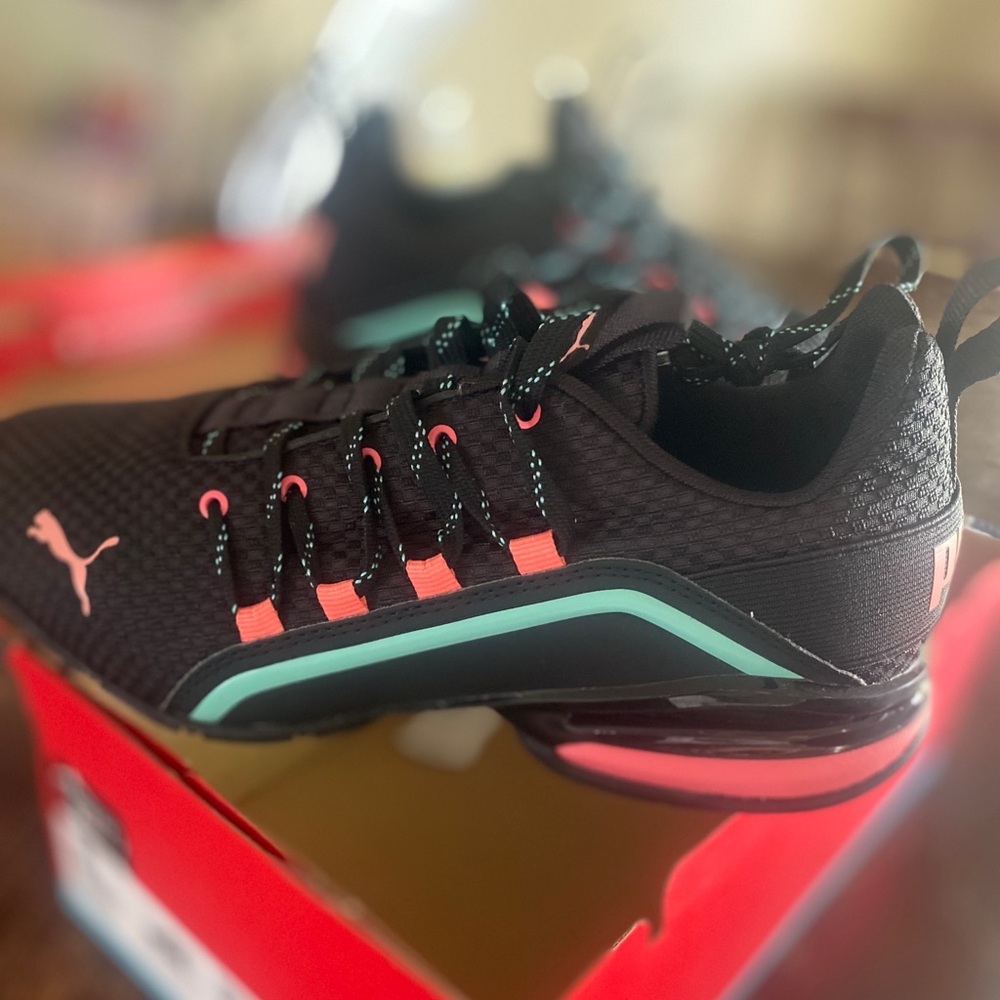 NIB - Puma Black and Sea Foam Axelion Sneakers